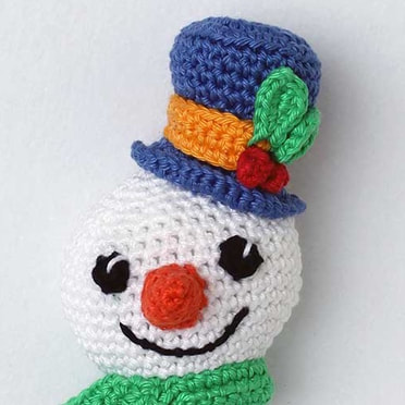 Picture of Leaves on Crochet snowman's hat